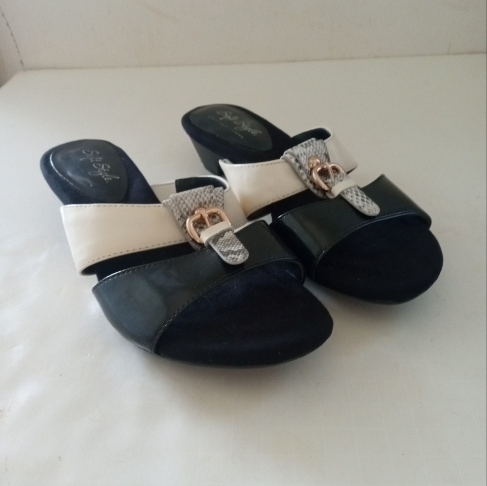 Women's Hush Puppies Sandals Size 7M